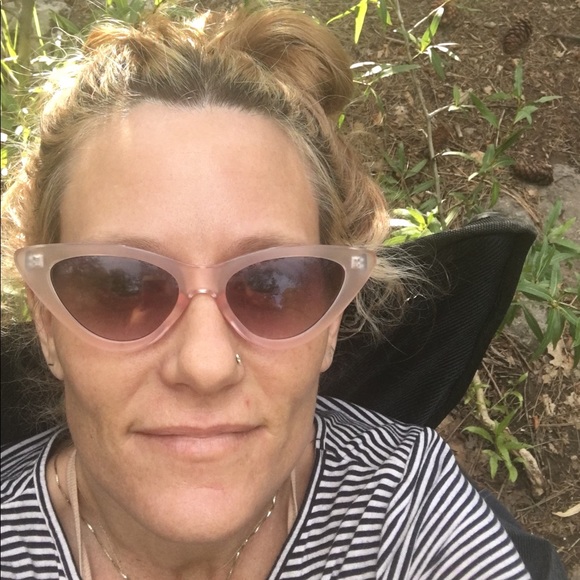 Meet your Posher, Lauren - Picture 1 of 1